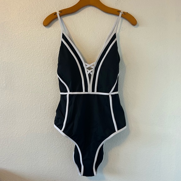 CUPSHE Monochrome Plunging Crossback Slim & Sculpt One Piece Swimsuit Size L - Picture 5 of 10
